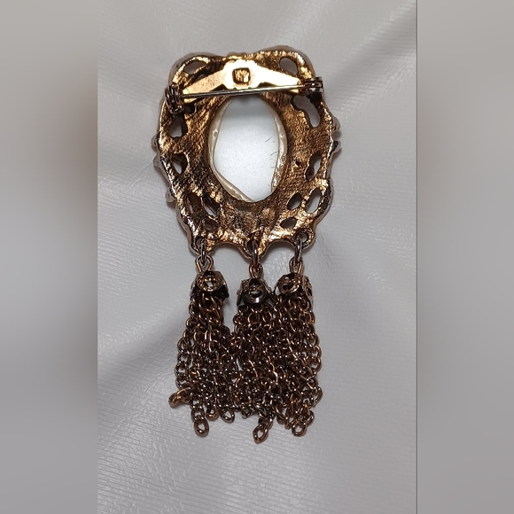 Victorian Cameo Lady Tassle Brooch- Auguste Strobl - Picture 3 of 5